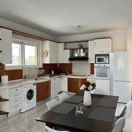 Billy's Place Apartment